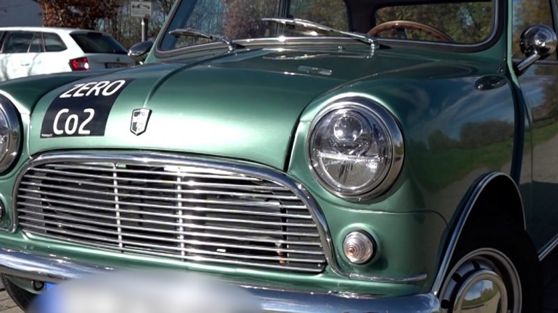 Mini elektrisch – Oldtimer mit E-Herz aus NRW (Foto: SAT.1 NRW)