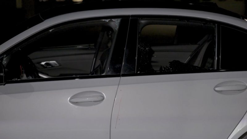 Schüsse auf Sportwagen – Fahrer fährt sich selbst ins Krankenhaus (Foto: SAT.1 NRW)