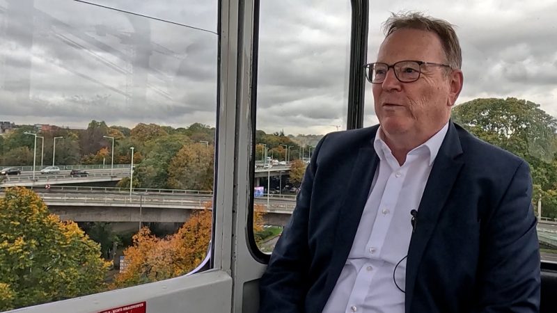 Kölns neuer OB Torsten Burmester im Seilbahn-Talk (Foto: SAT.1 NRW)