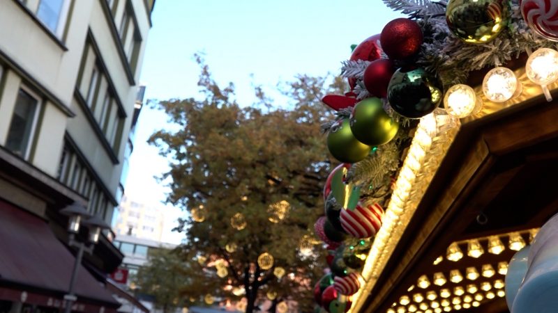 Erster Weihnachtsmarkt in NRW startet (Foto: SAT.1 NRW)