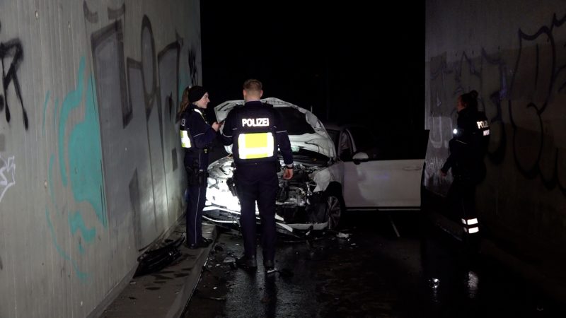 Mit zwei Promille in die Wand – und aus dem Rettungswagen (Foto: SAT.1 NRW)