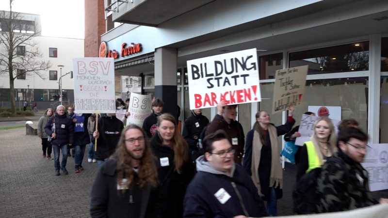 Schülerproteste gegen Wehrdienst-Reform (Foto: SAT.1 NRW)