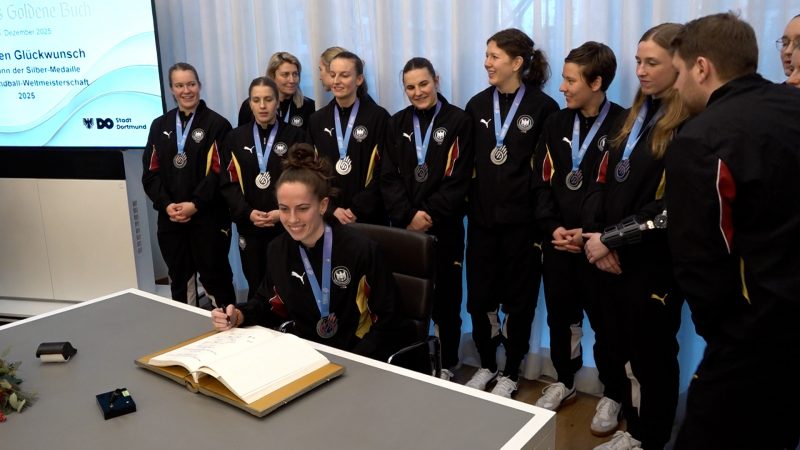 Handball-Heldinnen feiern Silber (Foto: SAT.1 NRW)
