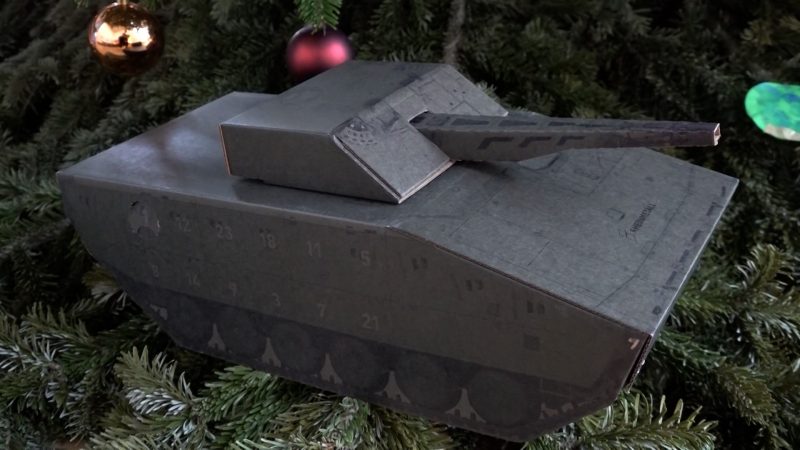 Adventskalender in Panzerform sorgt für Diskussionen (Foto: SAT.1 NRW)