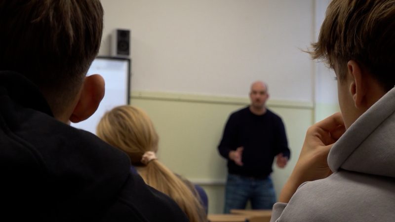 Schulleitungen in NRW schlagen Alarm – zu viel Bürokratie, zu wenig Zeit (Foto: SAT.1 NRW)