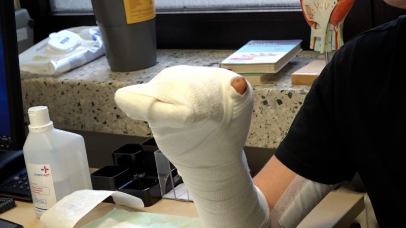 Polenböller zerreißt Hand eines 17-Jährigen (Foto: SAT.1 NRW)