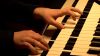 Musiker aus Ratingen spielt an der Orgel von Notre Dame (Foto: SAT.1 NRW)