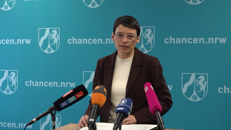 Ministerin Paul tritt zurück (Foto: SAT.1 NRW)