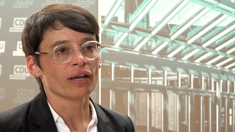 Verschwiegene SMS nach Solinger Attentat? Opposition erhöht Druck auf Flüchtlingsministerin Paul (Foto: SAT.1 NRW)