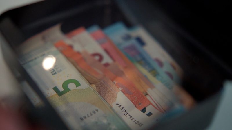 NRW schließt 2025 mit Überschuss ab: Keine neuen Schulden nötig (Foto: SAT.1 NRW)