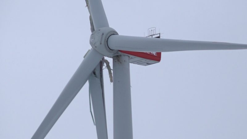 Windrad abgeknickt: A44 gesperrt  (Foto: SAT.1 NRW)