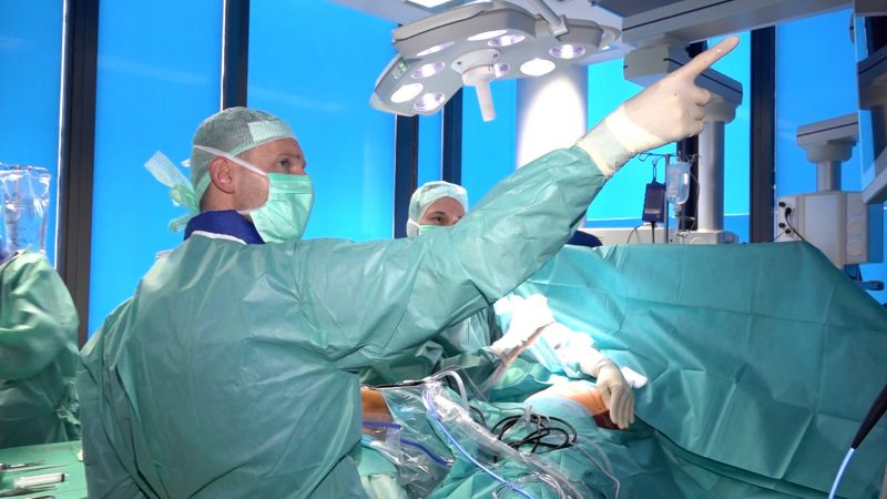 Neue Knie-Behandlung statt Prothese (Foto: SAT.1 NRW)