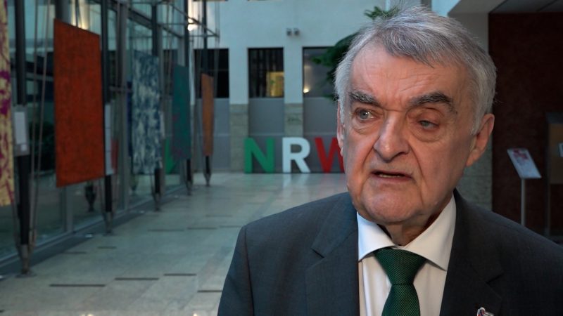 Ärger um marodes Polizei-Gebäude: Reul unter Druck im Landtag (Foto: SAT.1 NRW)