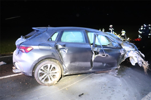 Horrorcrash mit 250 km/h - Raser stirbt bei Unfall in Salzkotten (Foto: SAT.1 NRW)