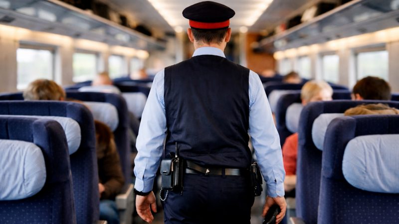 Angriffe auf Zugbegleiter: Angst fährt täglich mit (Foto: SAT.1 NRW)